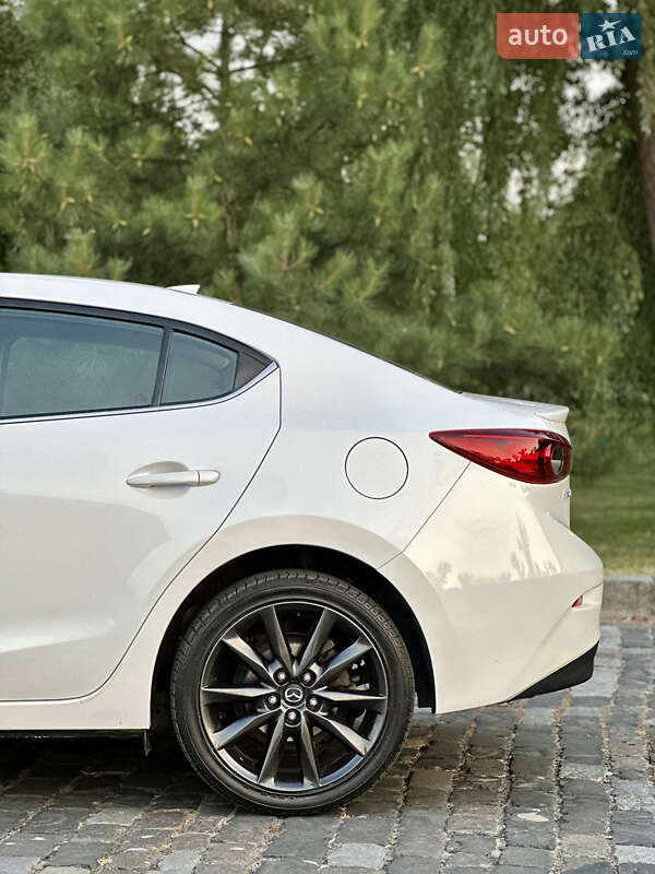 Седан Mazda 3 2018 в Києві