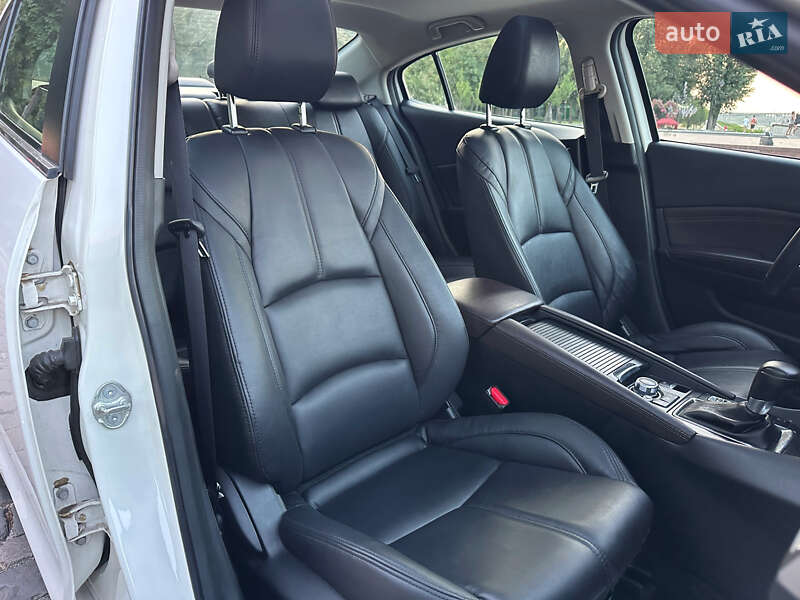 Седан Mazda 3 2018 в Києві