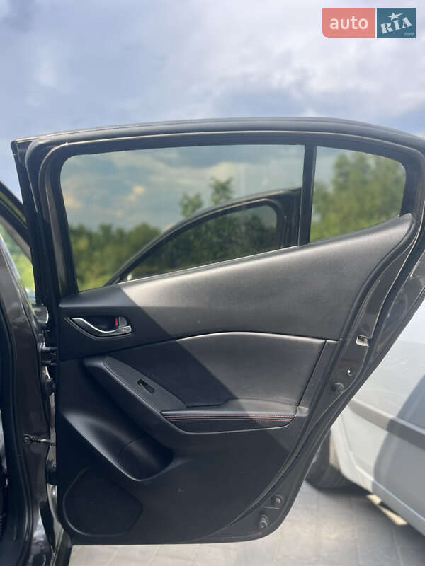 Хэтчбек Mazda 3 2015 в Виннице