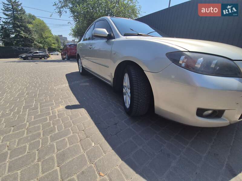 Седан Mazda 3 2006 в Днепре