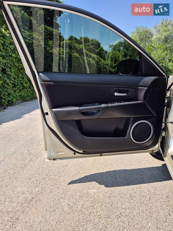 Седан Mazda 3 2006 в Днепре