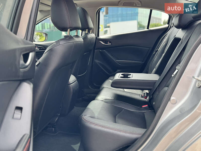Седан Mazda 3 2014 в Киеве