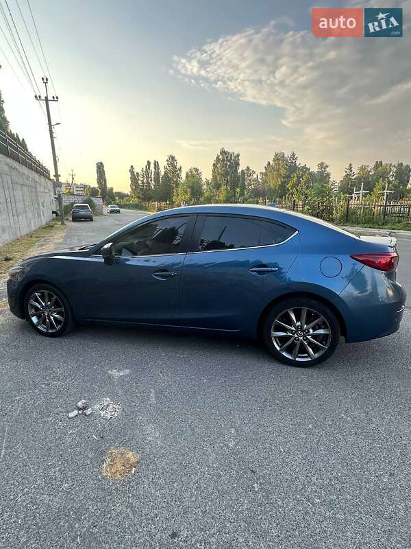 Седан Mazda 3 2018 в Киеве