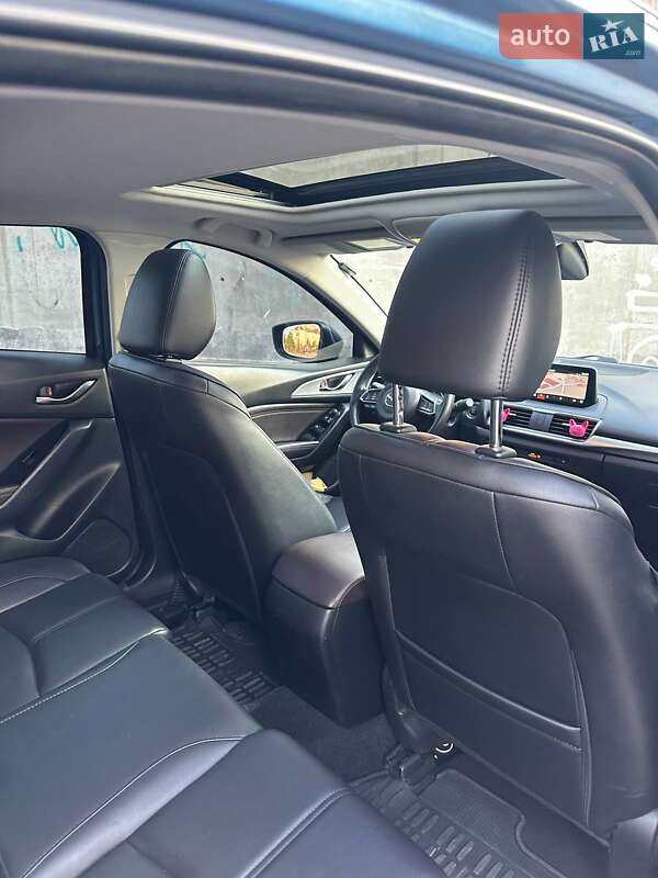 Седан Mazda 3 2018 в Киеве