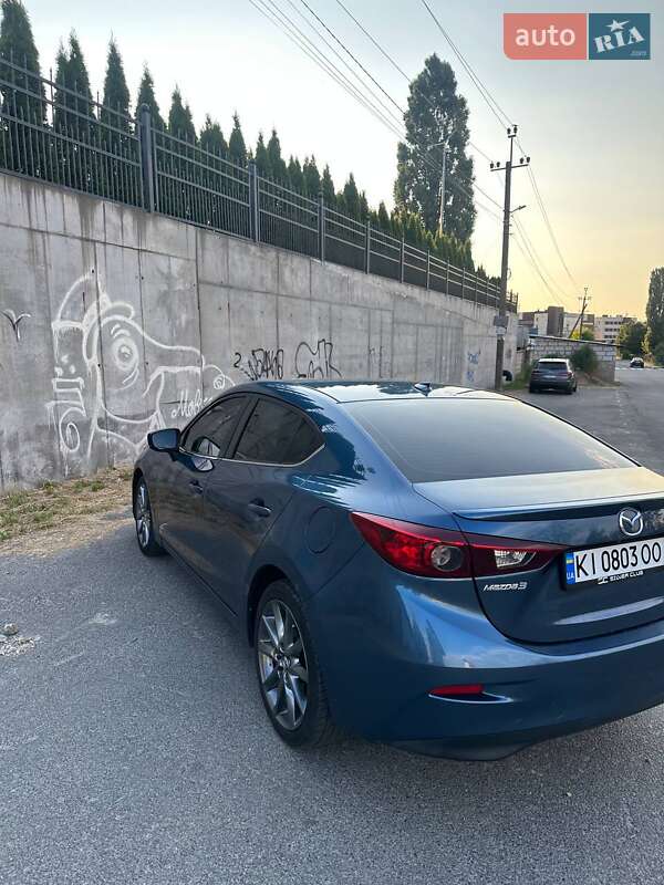 Седан Mazda 3 2018 в Киеве