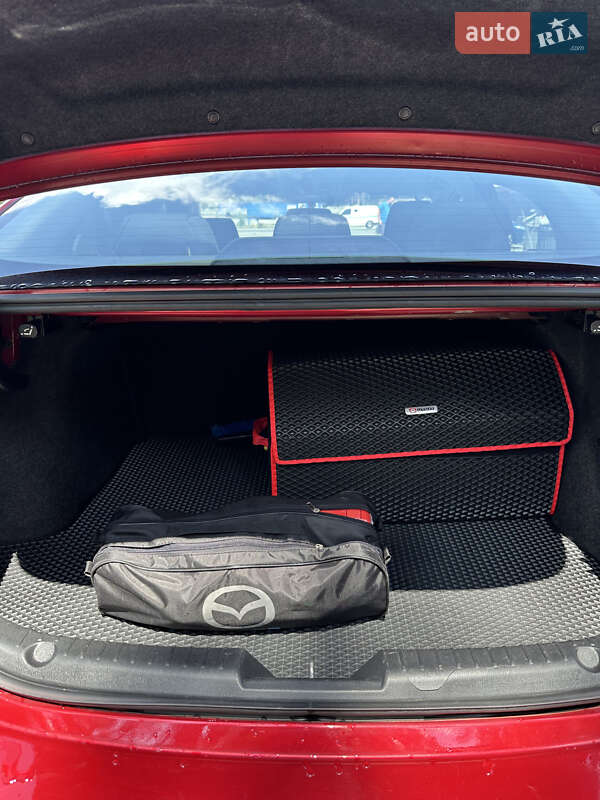 Седан Mazda 3 2015 в Киеве