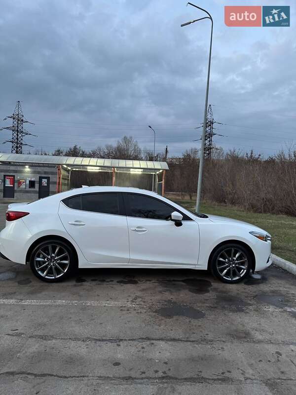 Седан Mazda 3 2017 в Харькове