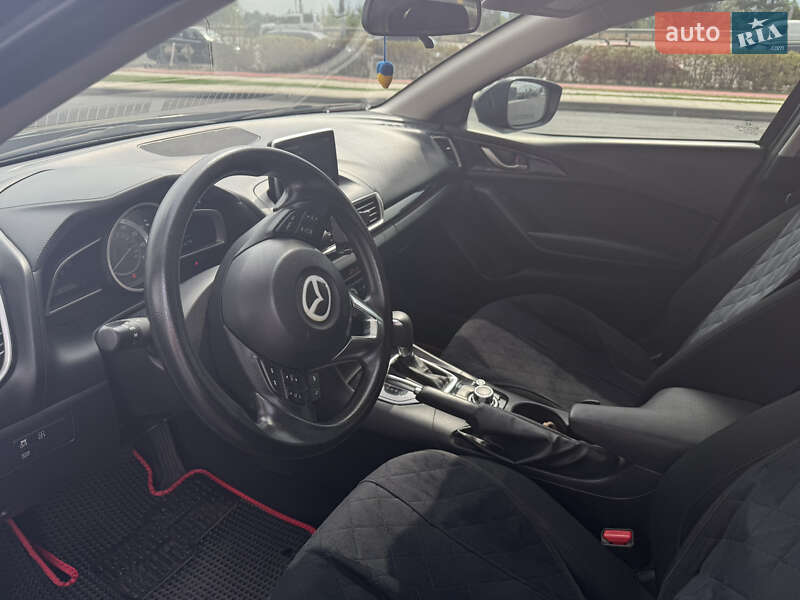 Седан Mazda 3 2015 в Киеве