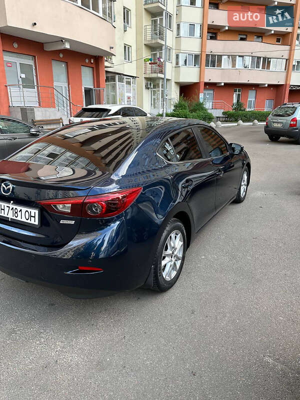 Седан Mazda 3 2016 в Киеве