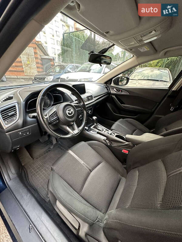 Седан Mazda 3 2016 в Киеве