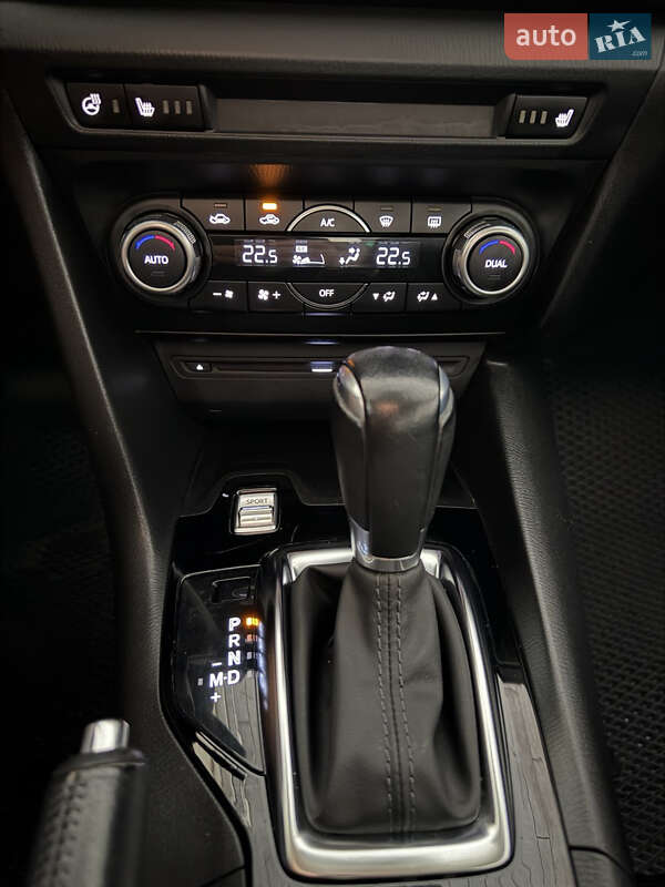 Седан Mazda 3 2017 в Киеве