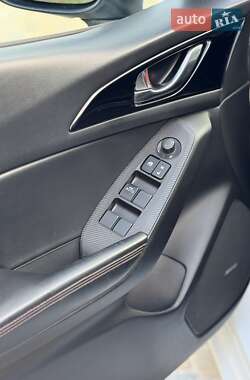 Хэтчбек Mazda 3 2014 в 
