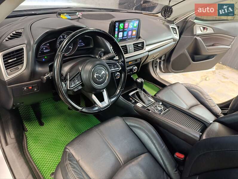 Седан Mazda 3 2016 в Киеве