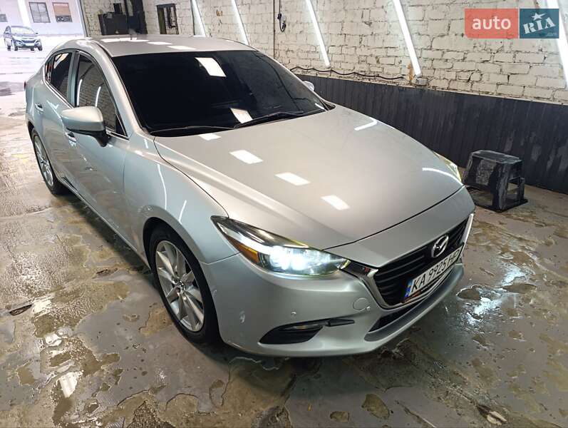 Седан Mazda 3 2016 в Киеве