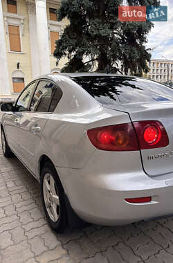 Седан Mazda 3 2004 в 
