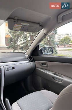 Седан Mazda 3 2004 в 