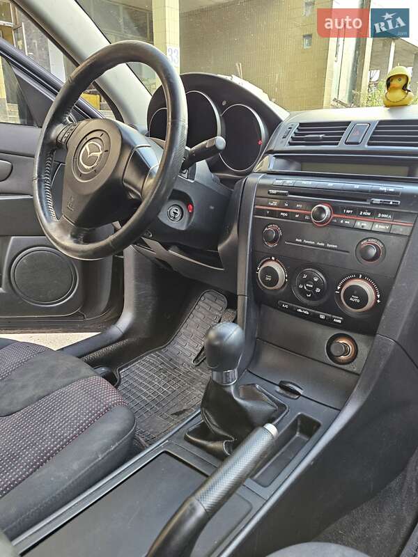 Седан Mazda 3 2004 в Киеве