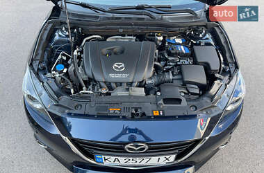 Хэтчбек Mazda 3 2015 в 