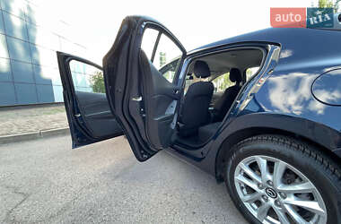 Хэтчбек Mazda 3 2015 в 
