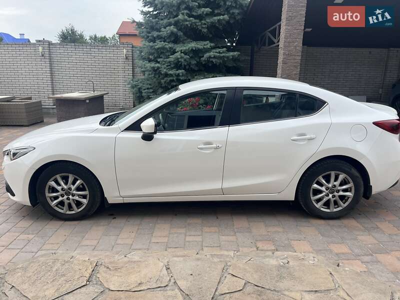 Седан Mazda 3 2015 в 