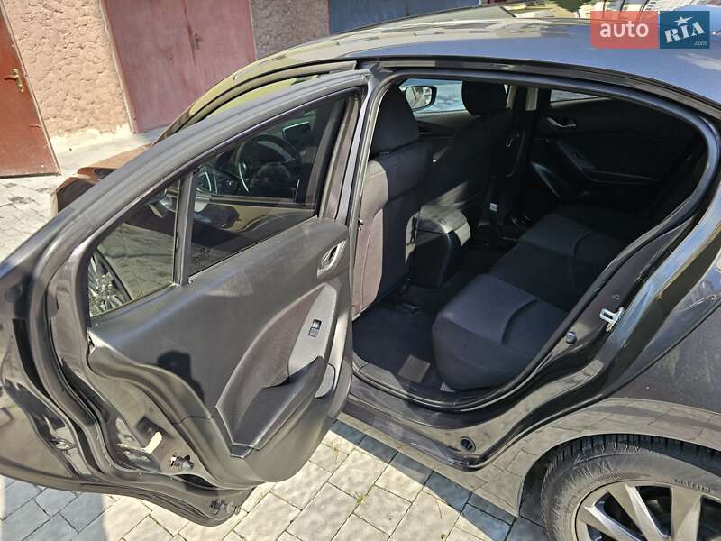 Седан Mazda 3 2016 в Львове