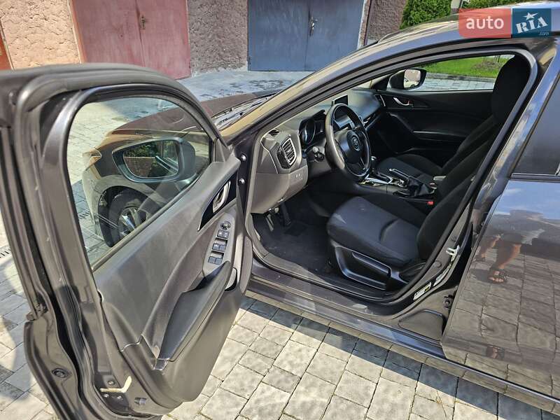 Седан Mazda 3 2016 в Львове