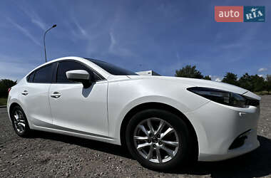 Седан Mazda 3 2017 в Ужгороде