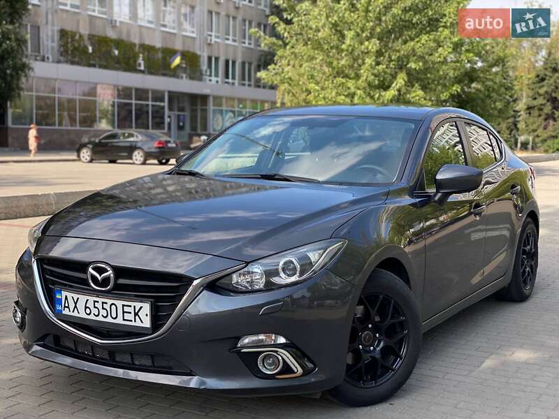 Седан Mazda 3 2015 в Днепре