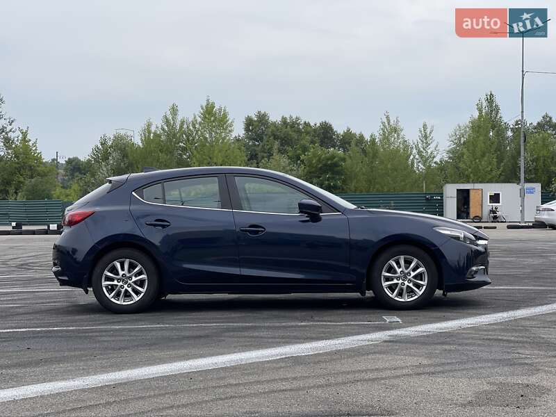 Хэтчбек Mazda 3 2018 в Киеве