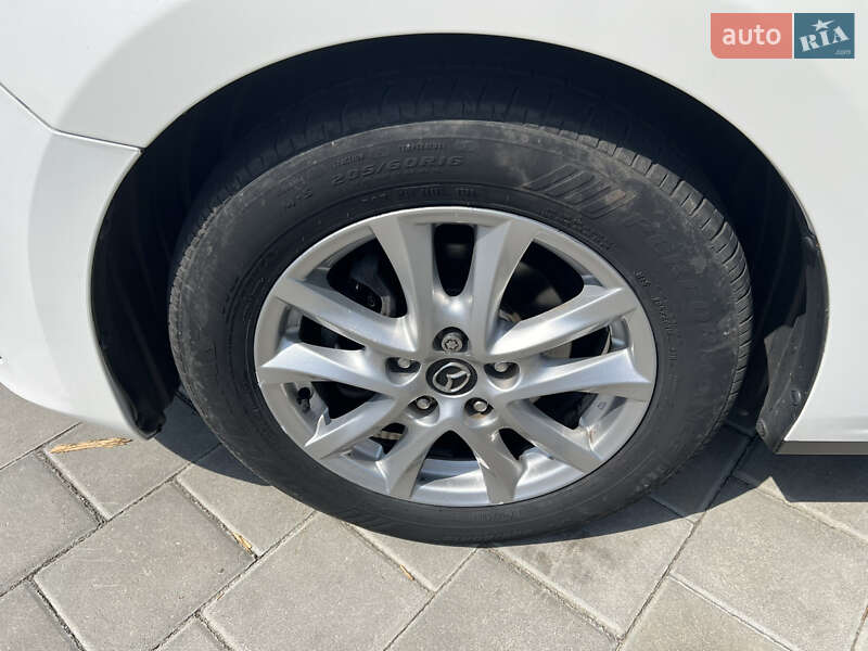Седан Mazda 3 2016 в Черкассах