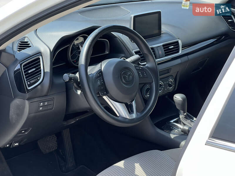 Седан Mazda 3 2016 в Черкассах