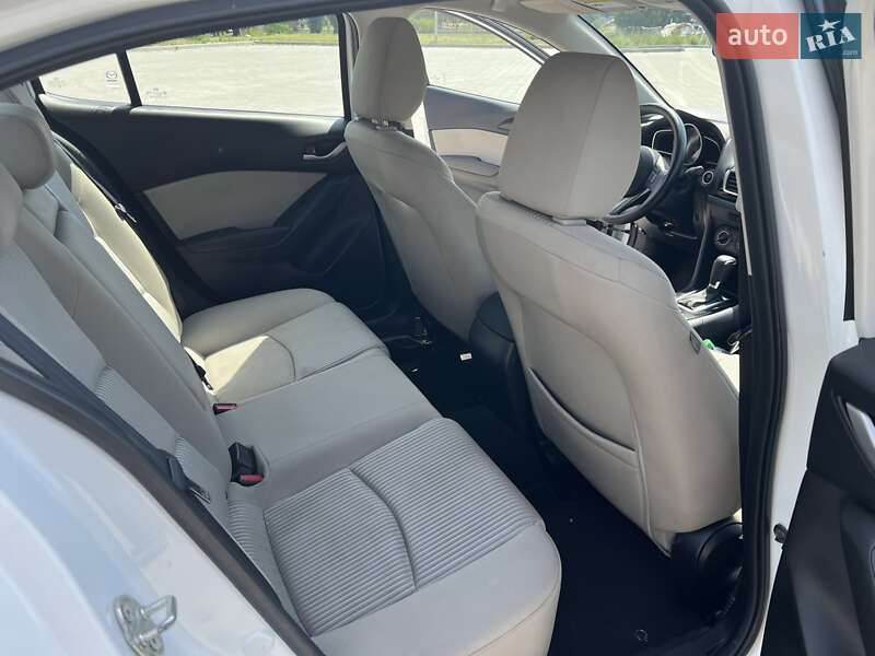Седан Mazda 3 2016 в Черкассах