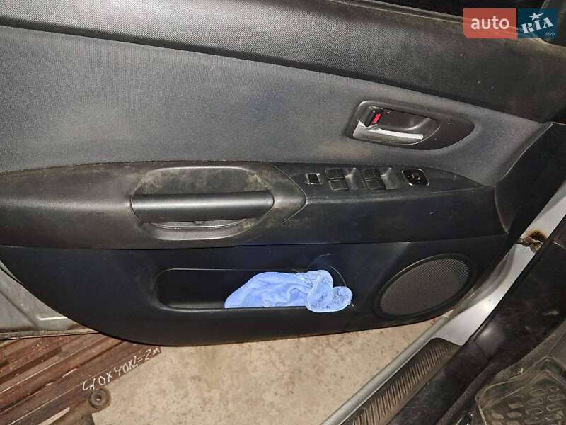 Седан Mazda 3 2005 в Краснограде
