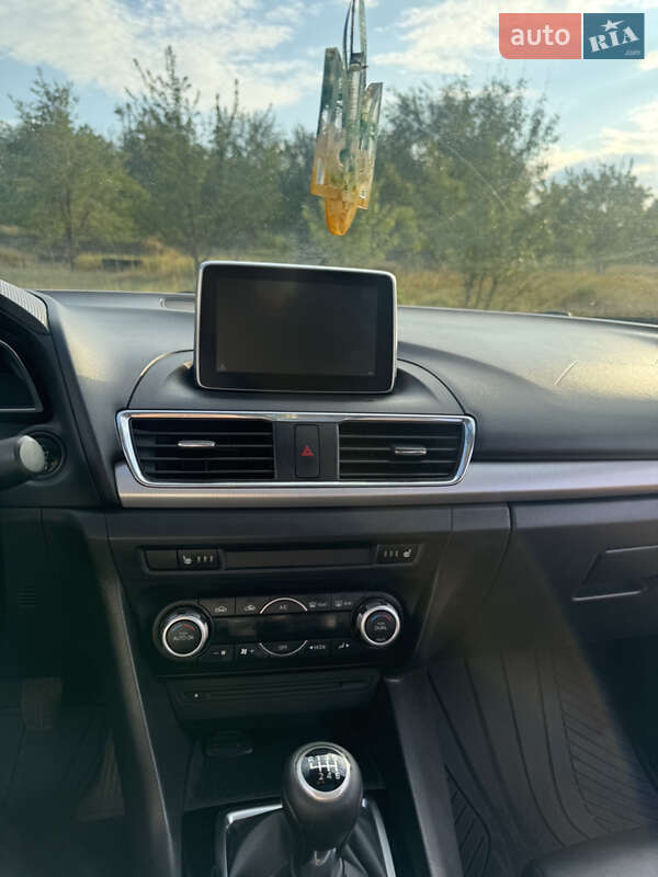 Седан Mazda 3 2014 в Днепре