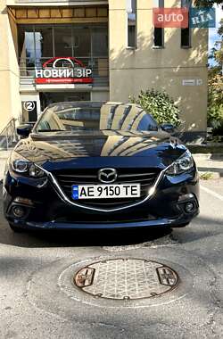 Седан Mazda 3 2015 в Днепре
