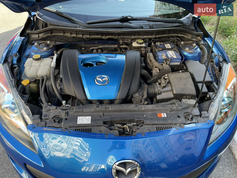 Хэтчбек Mazda 3 2011 в Киеве
