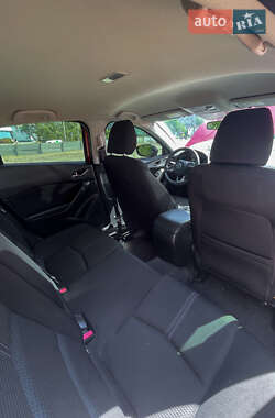 Седан Mazda 3 2016 в Днепре