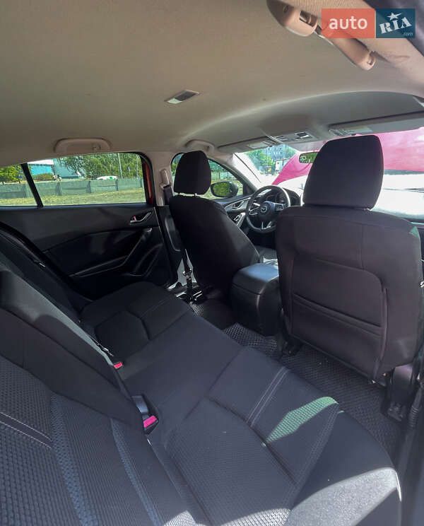Седан Mazda 3 2016 в Днепре