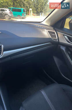 Седан Mazda 3 2016 в Днепре
