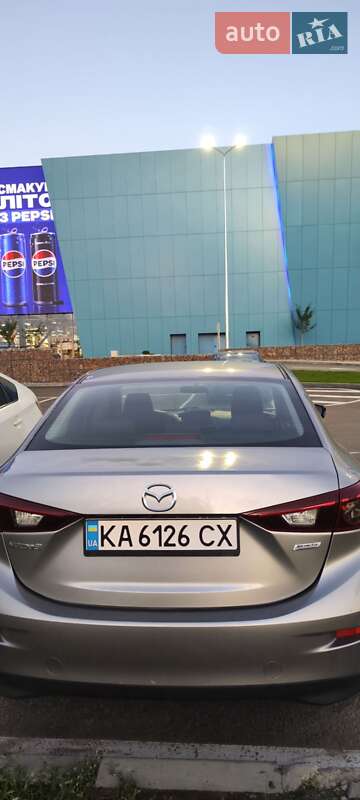 Седан Mazda 3 2016 в Киеве