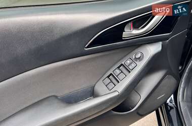 Седан Mazda 3 2016 в 