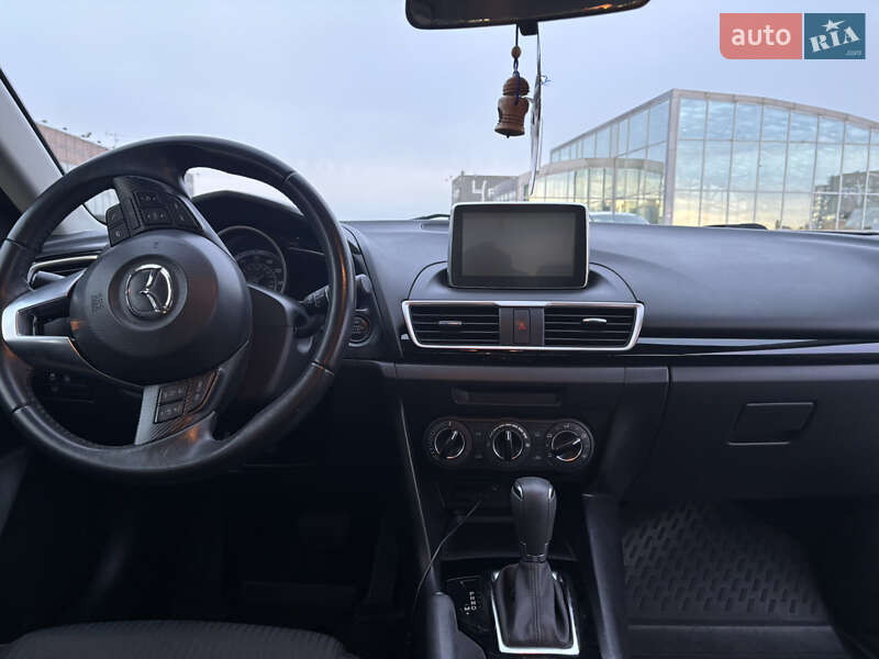 Седан Mazda 3 2016 в Киеве