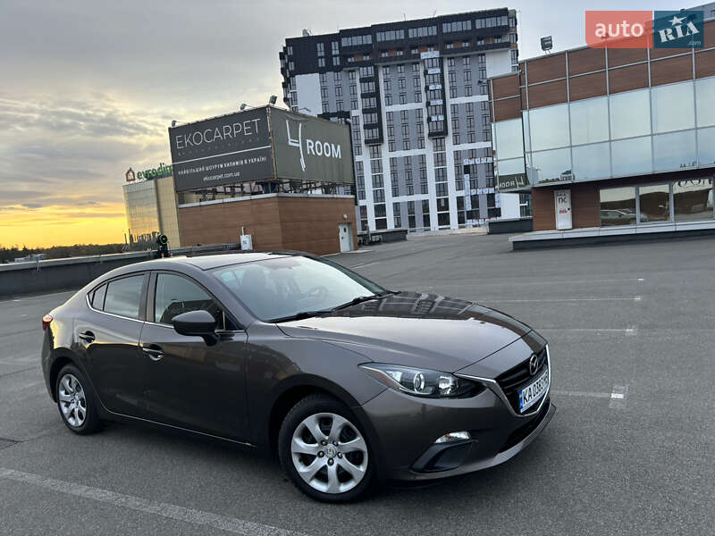 Седан Mazda 3 2016 в Киеве