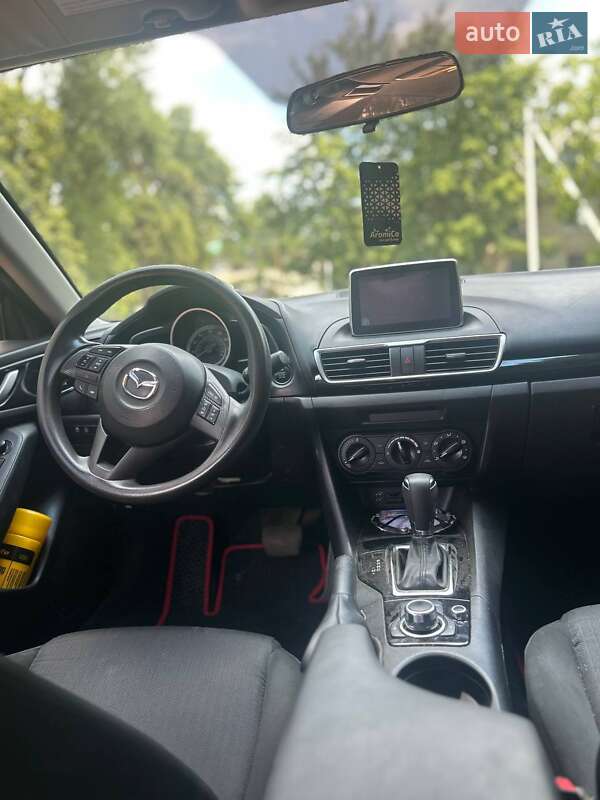 Седан Mazda 3 2015 в Желтых Водах