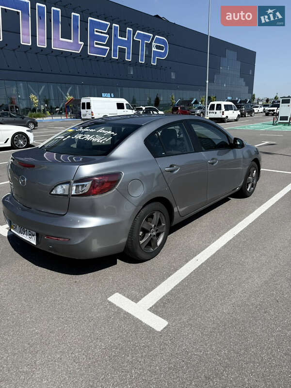 Седан Mazda 3 2012 в Ровно