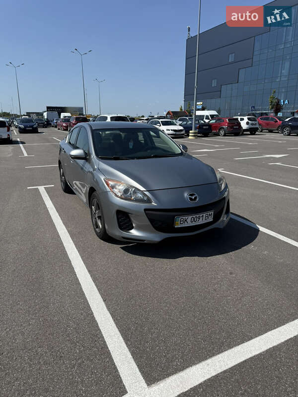Седан Mazda 3 2012 в Ровно