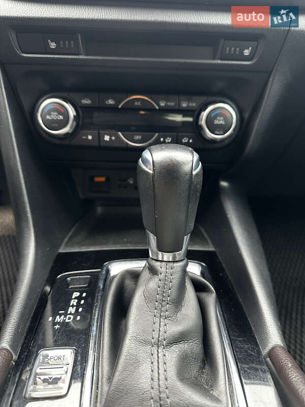 Седан Mazda 3 2016 в Киеве