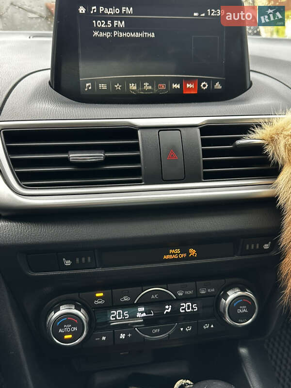 Седан Mazda 3 2016 в Киеве