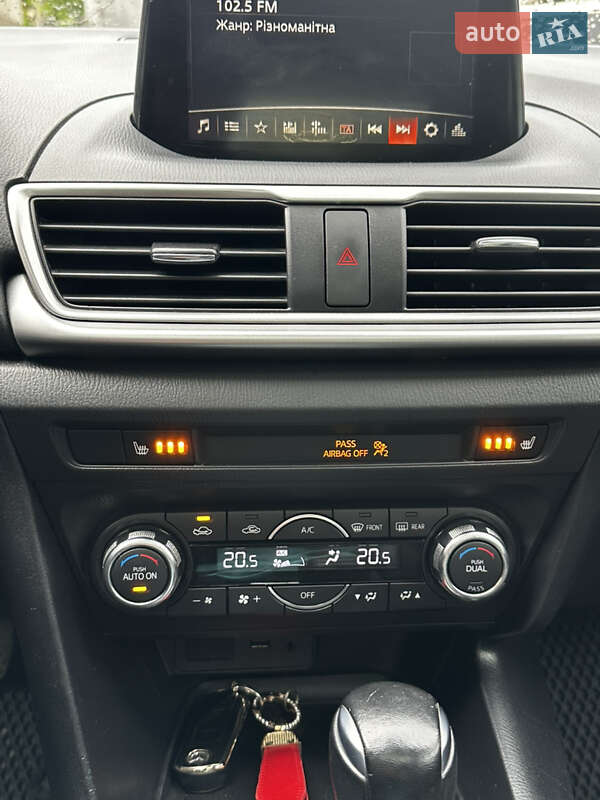 Седан Mazda 3 2016 в Киеве