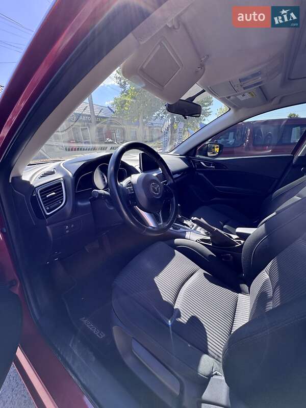 Седан Mazda 3 2015 в Южноукраинске